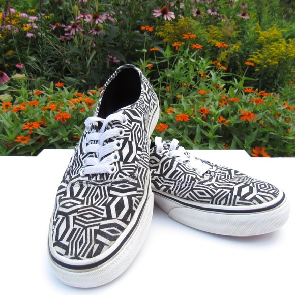 VANS Shoes - VANS Black/White Geometric Sneakers Women's 10